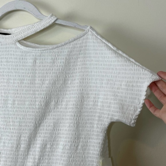 Gibson Look White Asymmetrical Cold Shoulder Smocked Short Sleeve Top NWT Medium - Picture 4 of 8